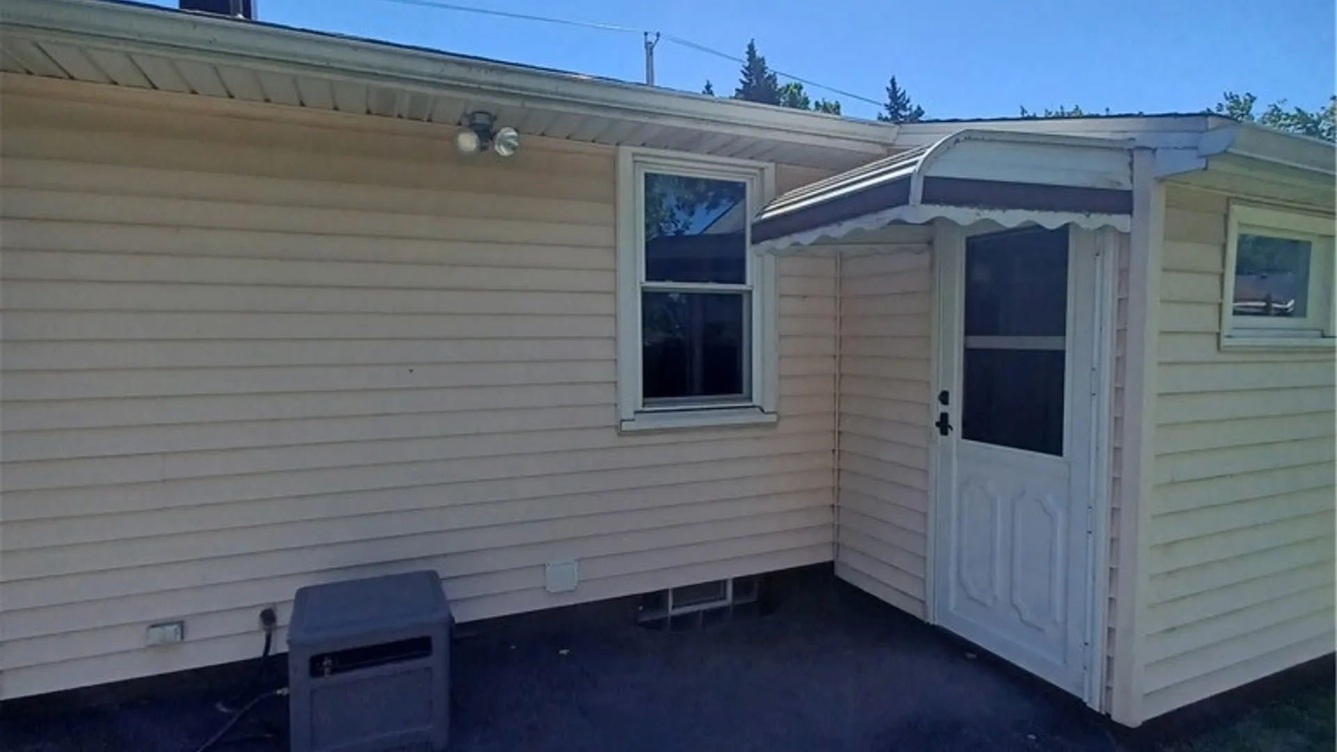 Property at 37 S Glidden Street, Cheektowaga, NY 14206 3