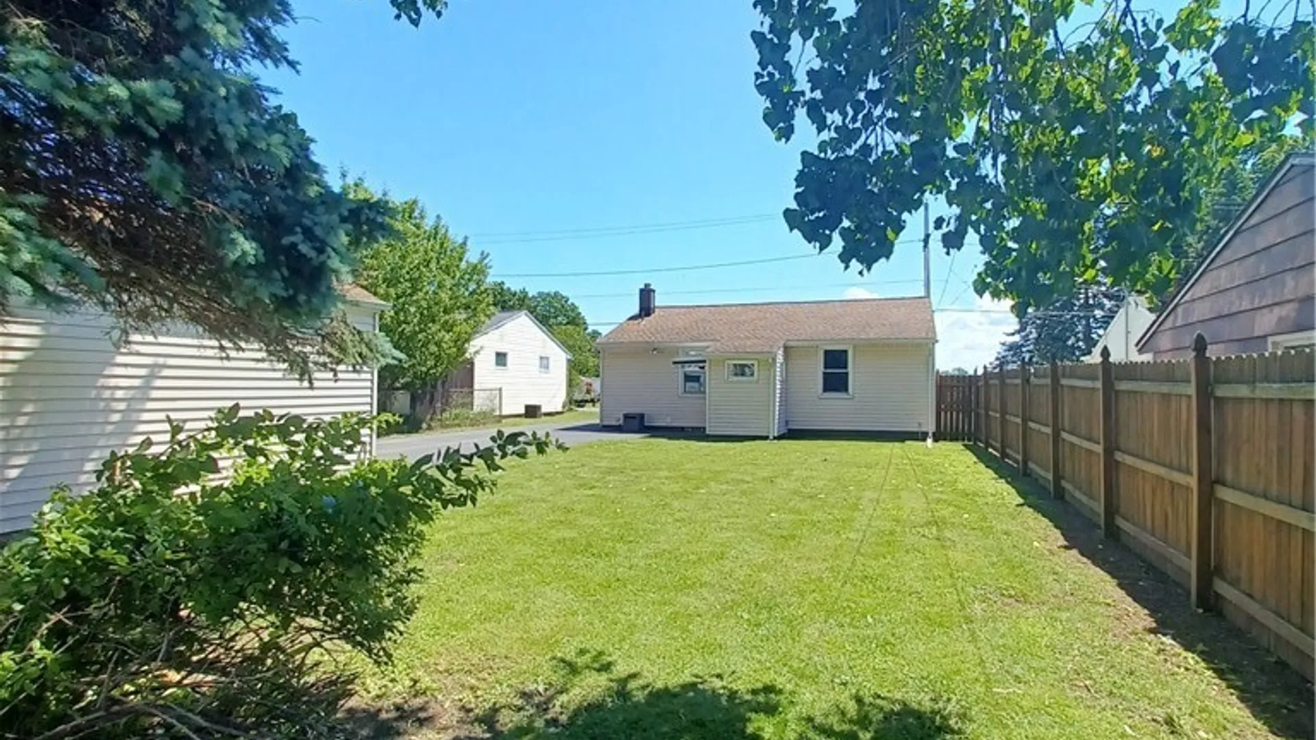 Property at 37 S Glidden Street, Cheektowaga, NY 14206 4