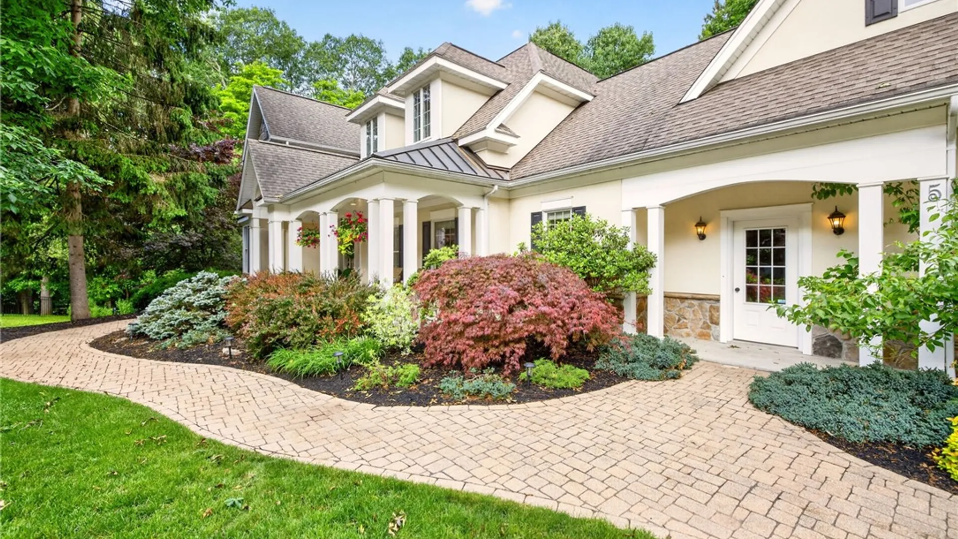 Property at 5 Risewood Lane, Perinton, NY 14534 3