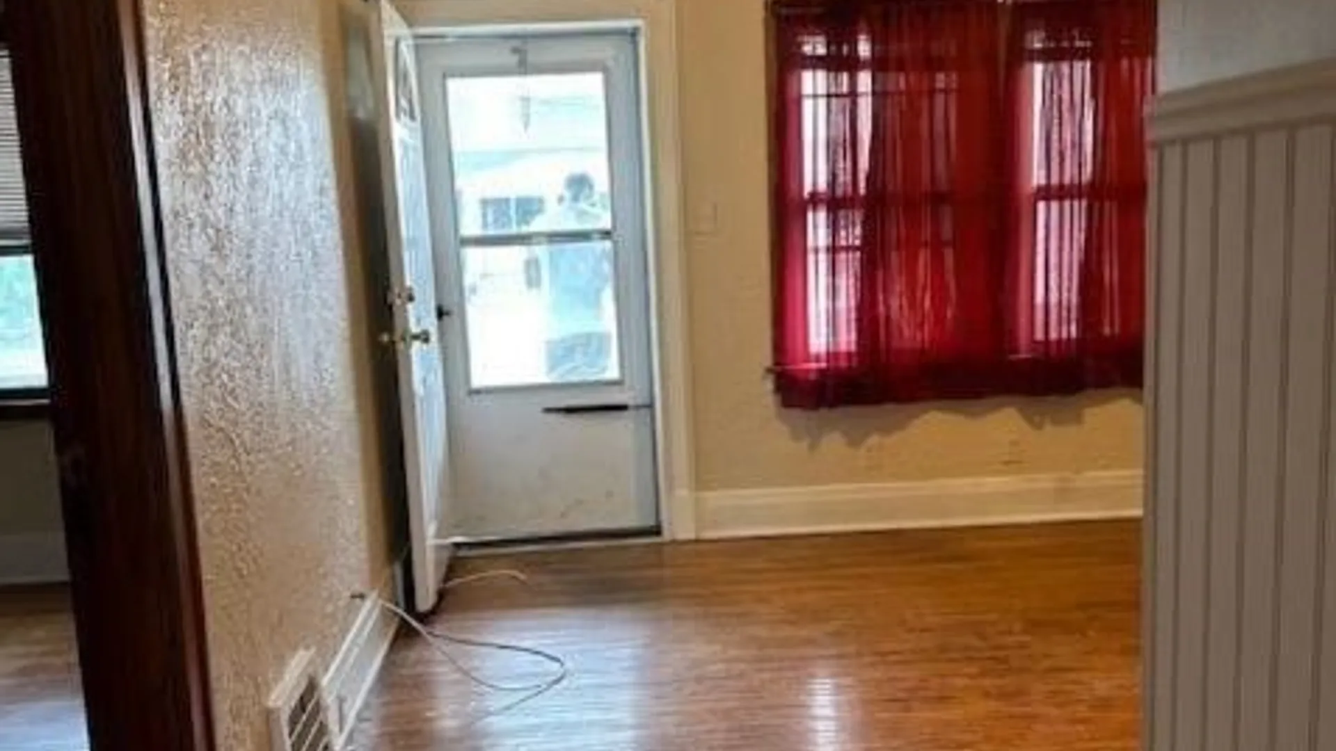 Property at 2409 Woodlawn Avenue, Niagara Falls, NY 14301 11