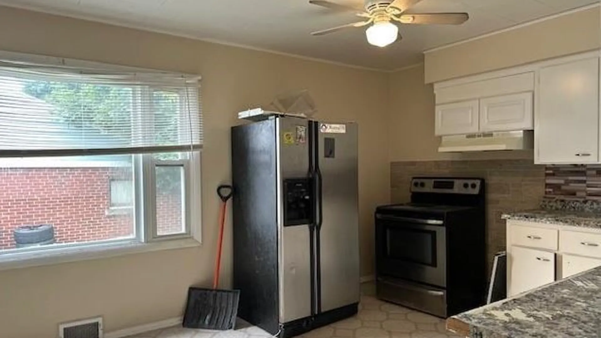 Property at 2409 Woodlawn Avenue, Niagara Falls, NY 14301 4