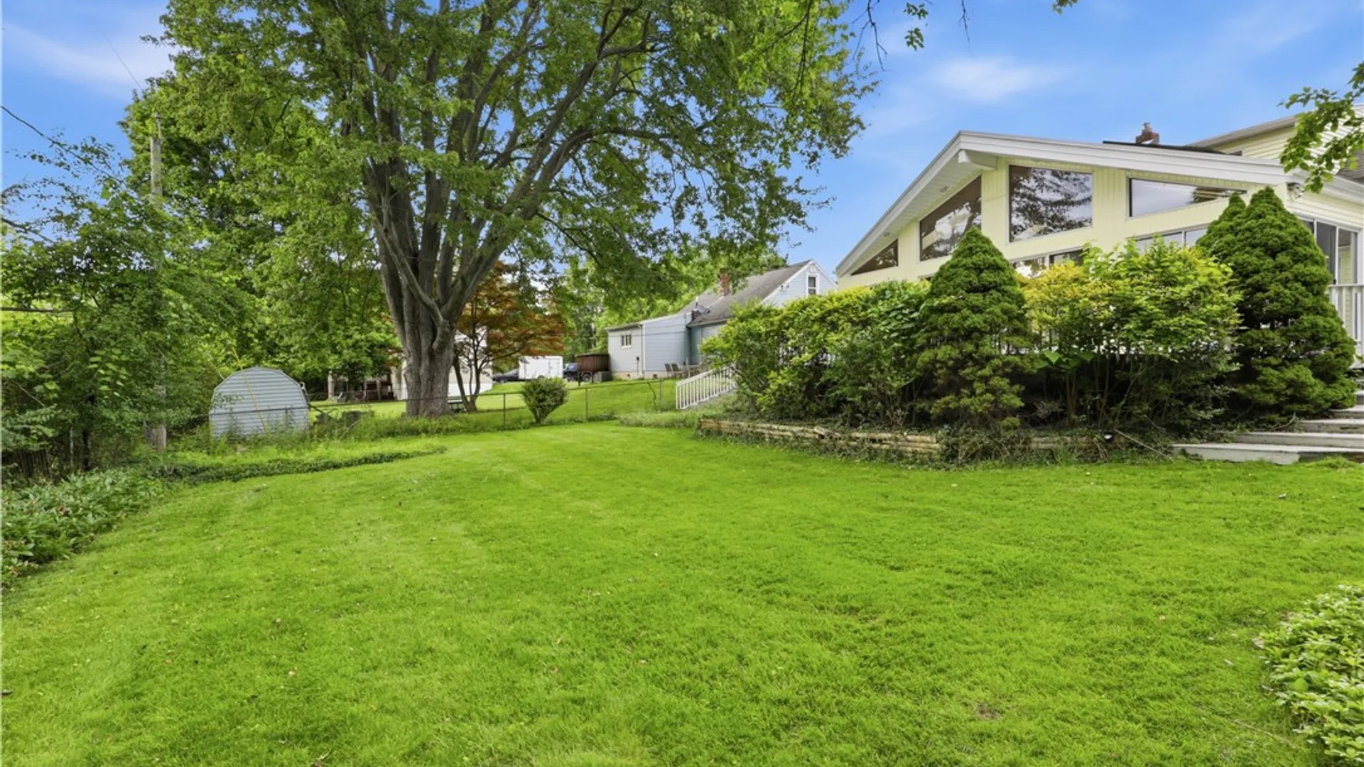 Property at 27 Meadow View Dr Lane, Penfield, NY 14526 33