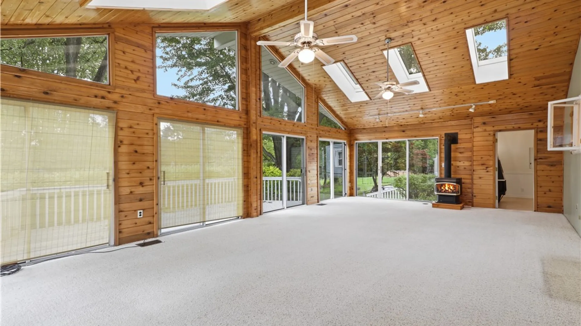 Property at 27 Meadow View Dr Lane, Penfield, NY 14526 8
