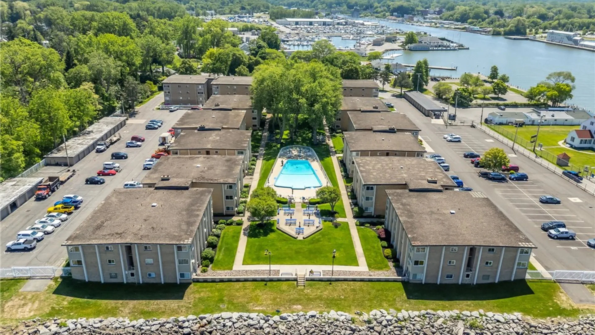 Property at 304 Westage At The Harbour, Irondequoit, NY 14617 2