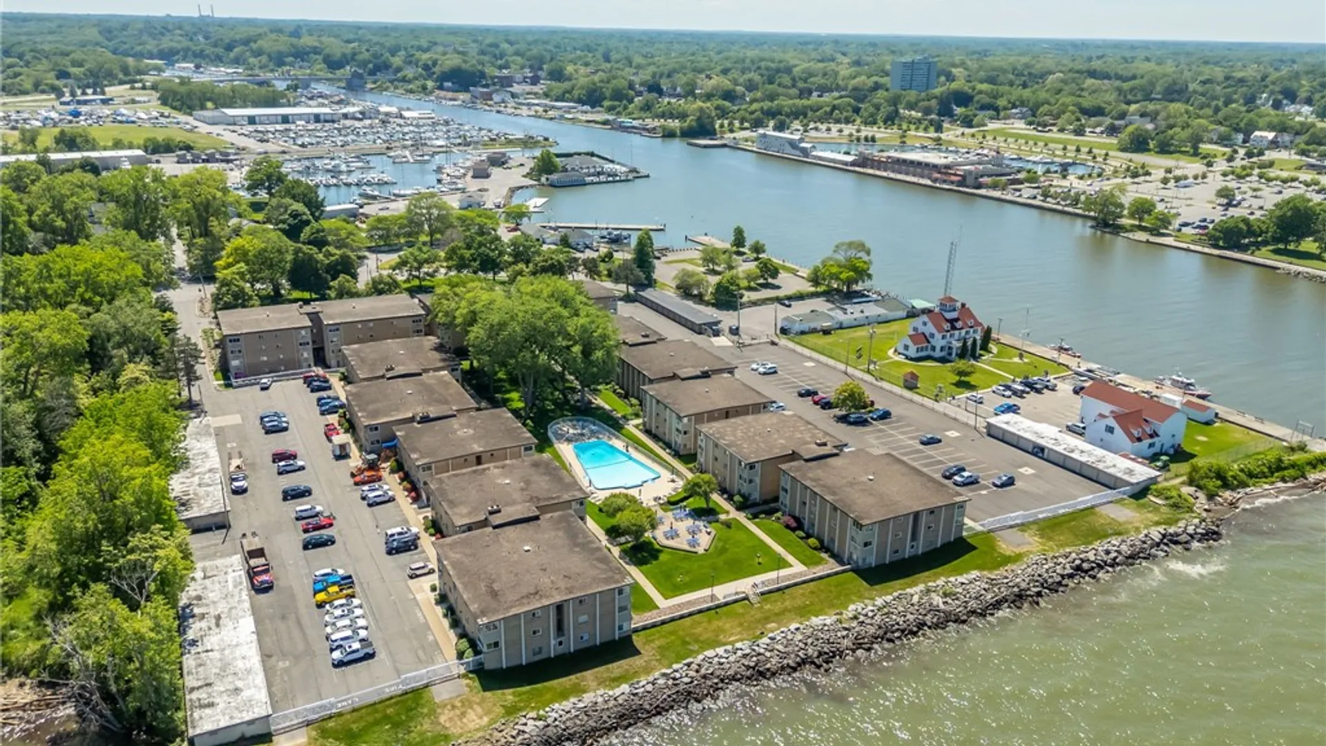 Property at 304 Westage At The Harbour, Irondequoit, NY 14617 3
