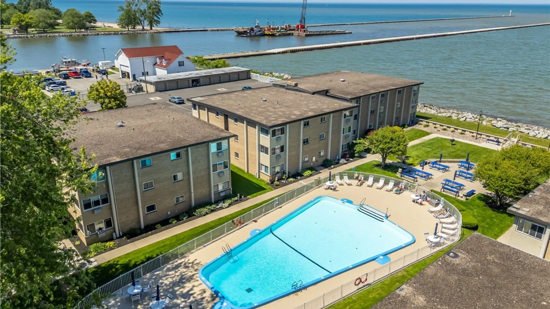 Property at 304 Westage At The Harbour, Irondequoit, NY 14617 31