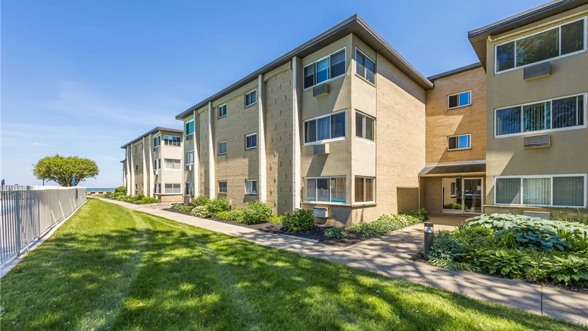 Property at 304 Westage At The Harbour, Irondequoit, NY 14617 34