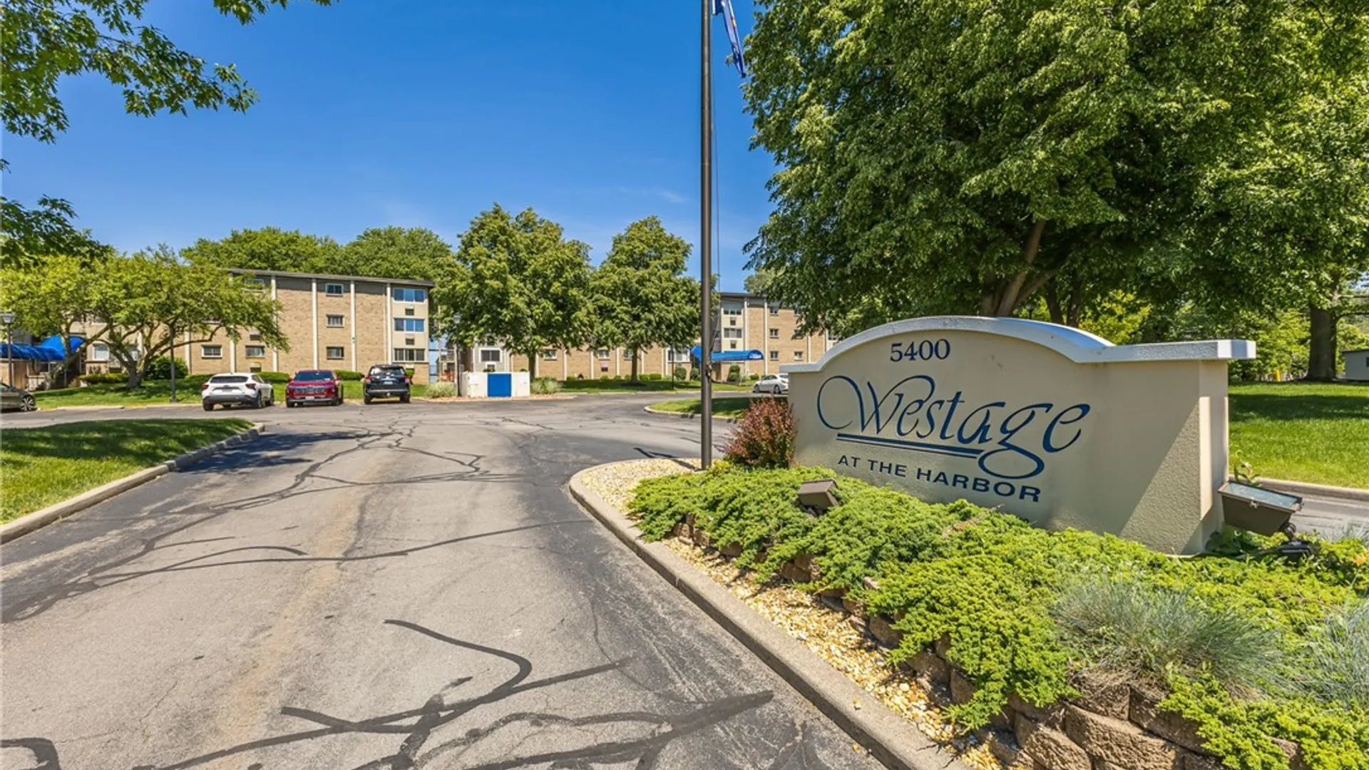 Property at 304 Westage At The Harbour, Irondequoit, NY 14617 36