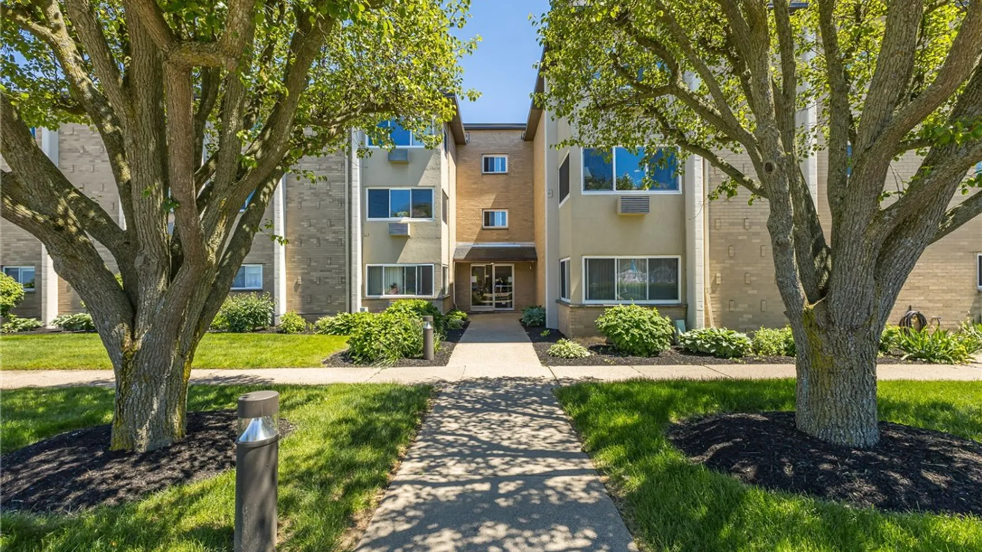 Property at 304 Westage At The Harbour, Irondequoit, NY 14617 6