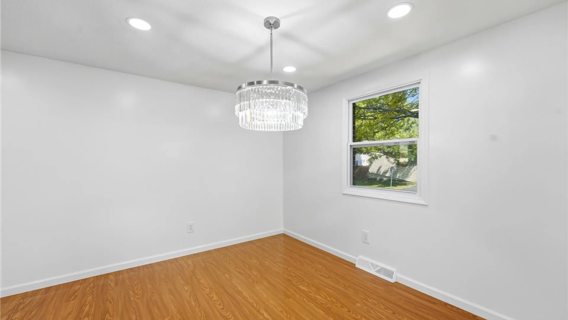 Property at 330 Wimbledon Court, West Seneca, NY 14224 12