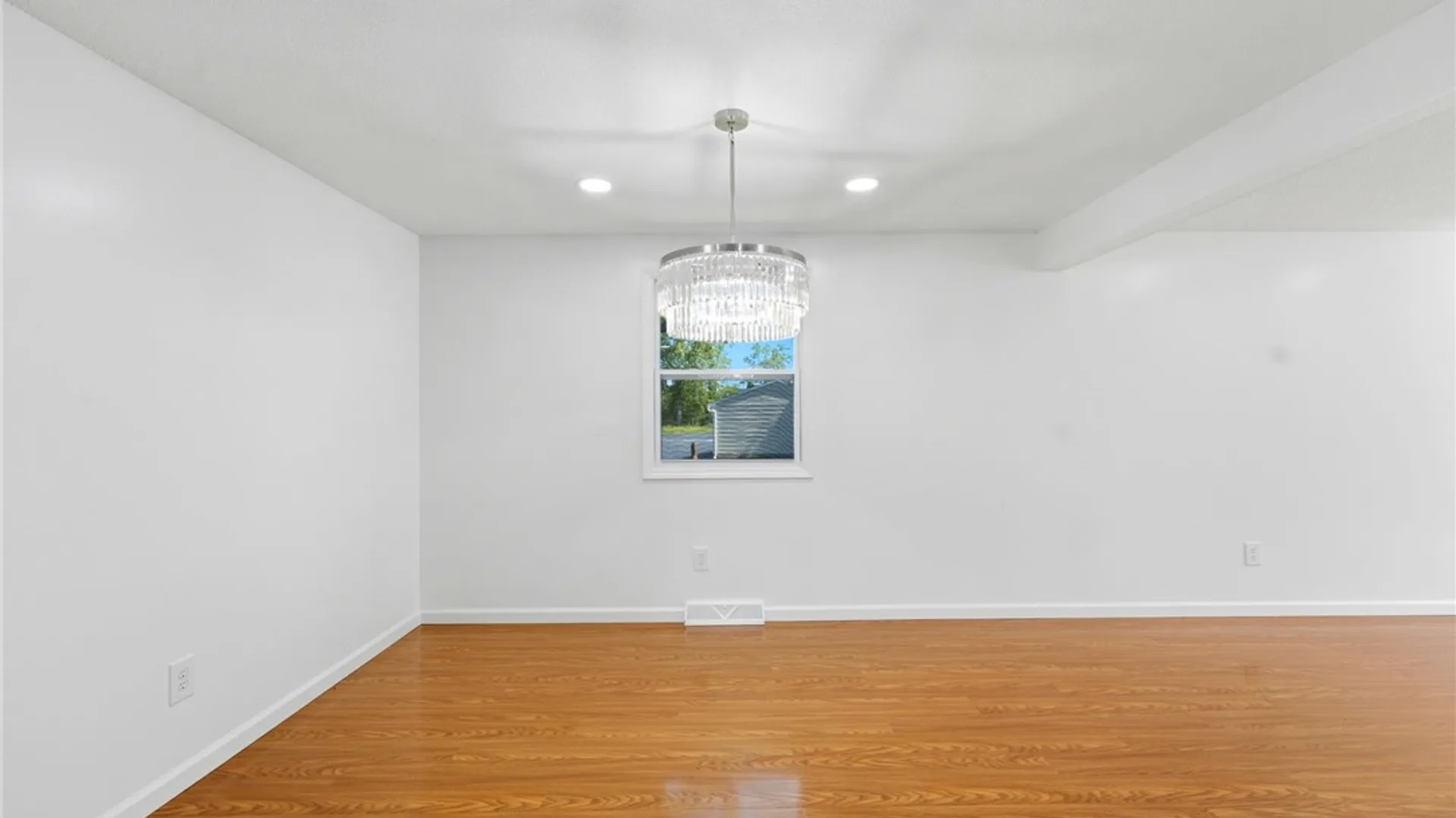 Property at 330 Wimbledon Court, West Seneca, NY 14224 13