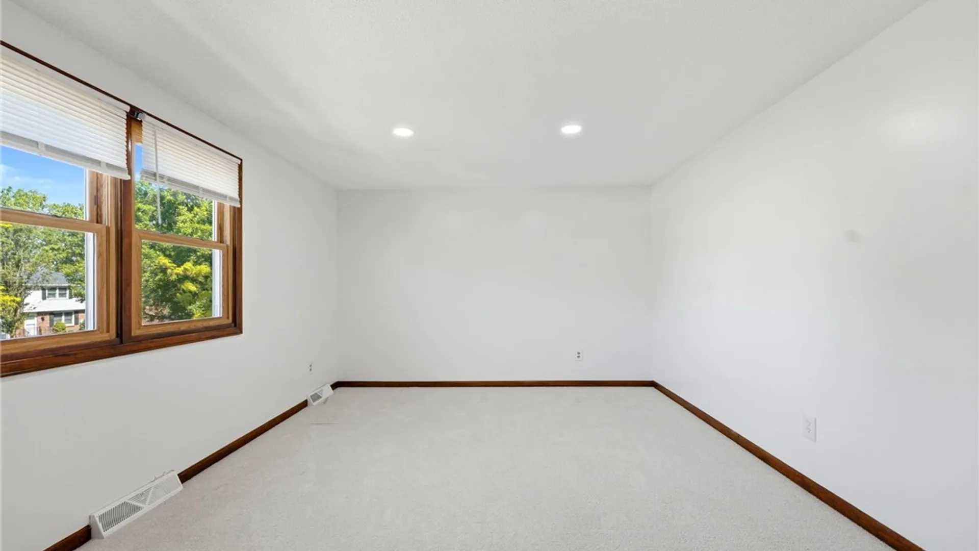 Property at 330 Wimbledon Court, West Seneca, NY 14224 22