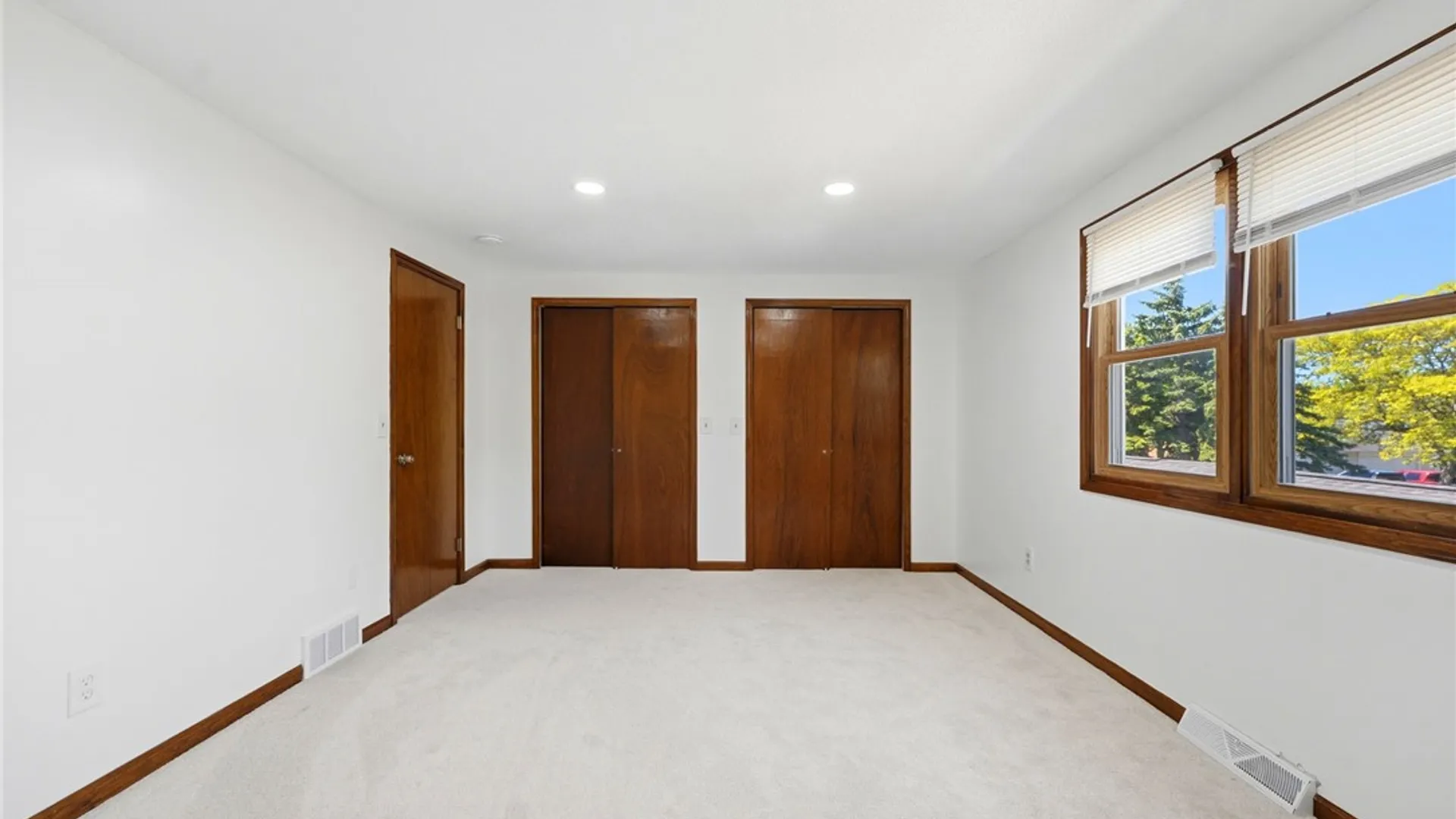 Property at 330 Wimbledon Court, West Seneca, NY 14224 24
