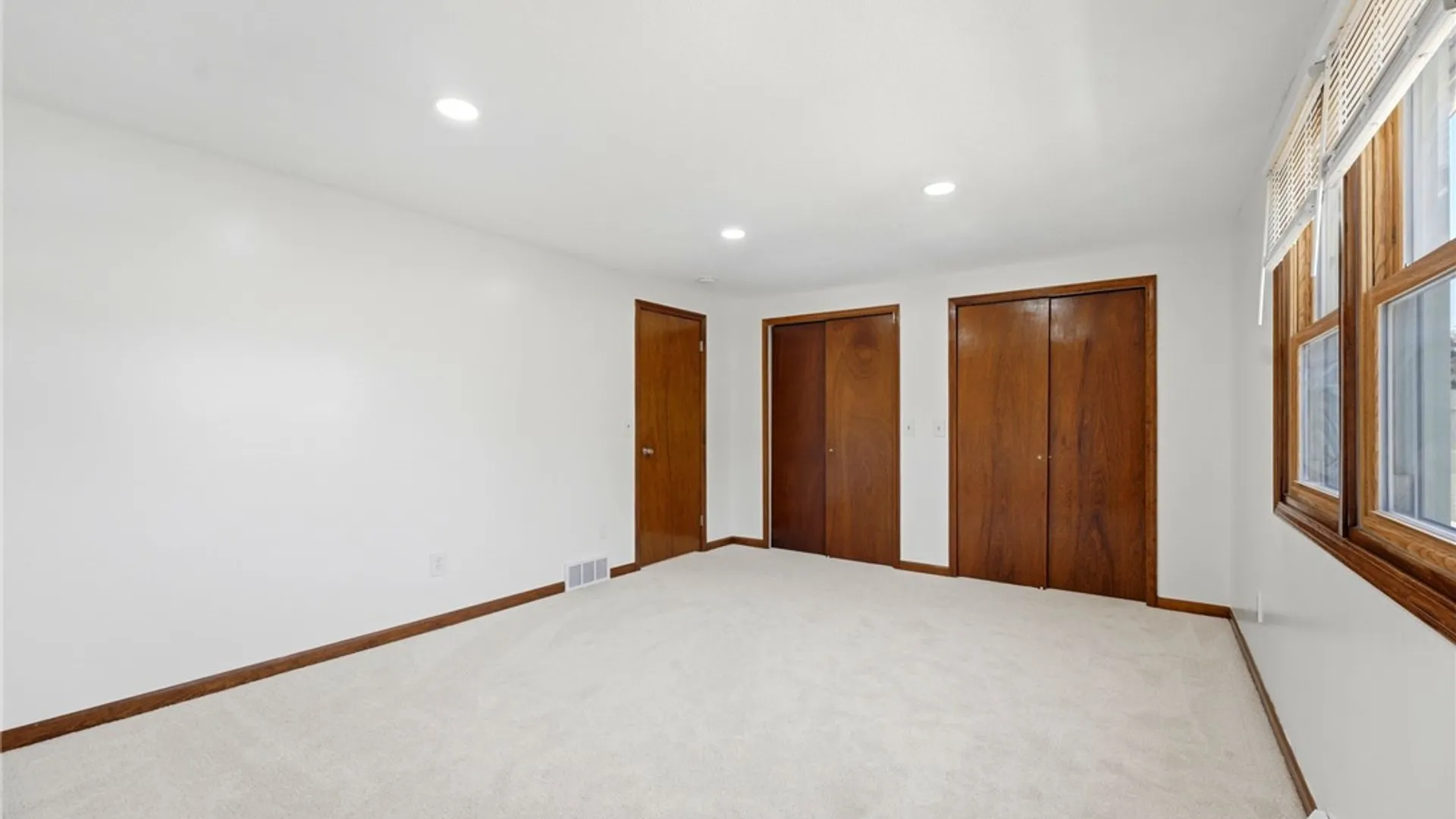 Property at 330 Wimbledon Court, West Seneca, NY 14224 25