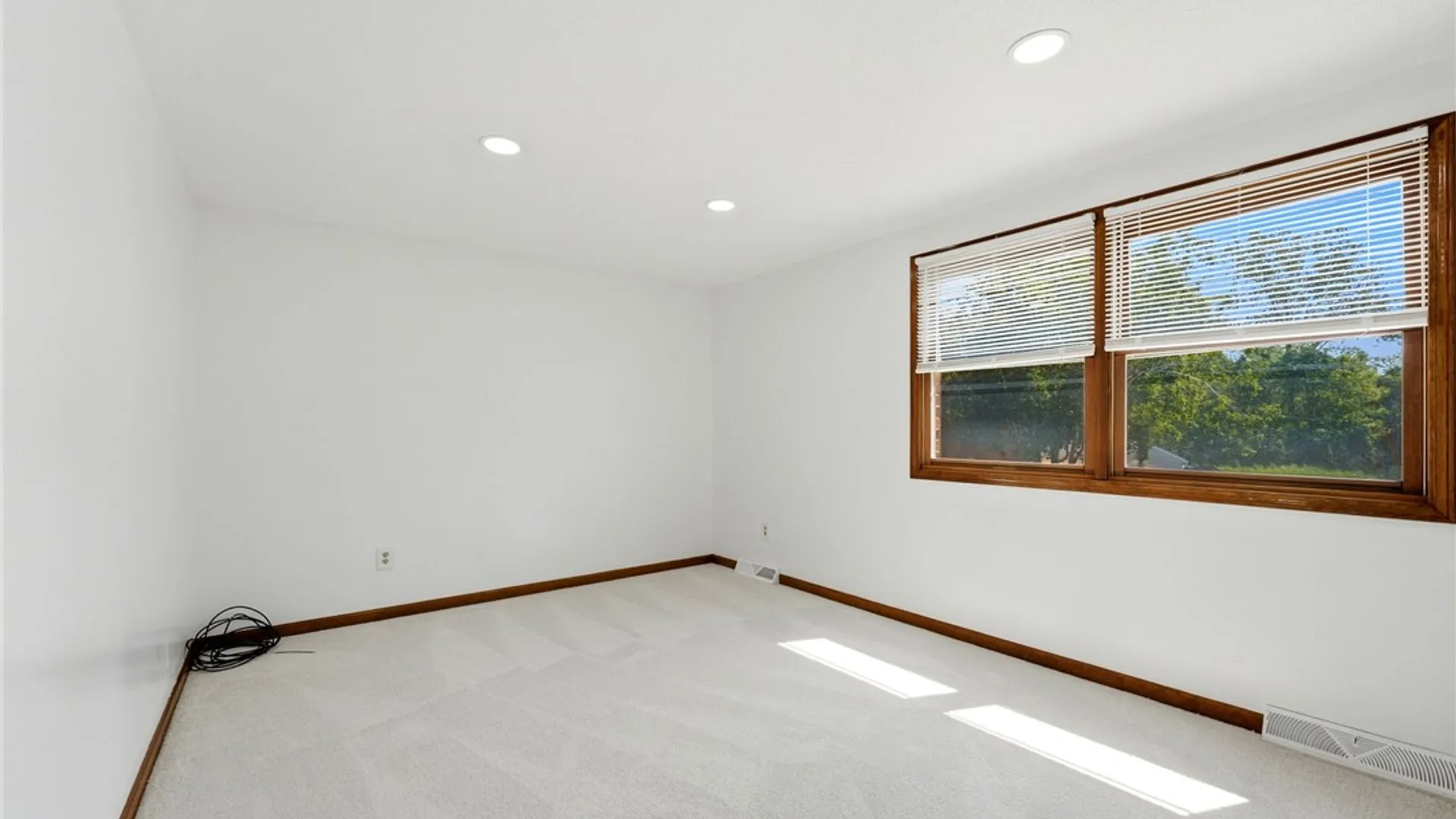 Property at 330 Wimbledon Court, West Seneca, NY 14224 26