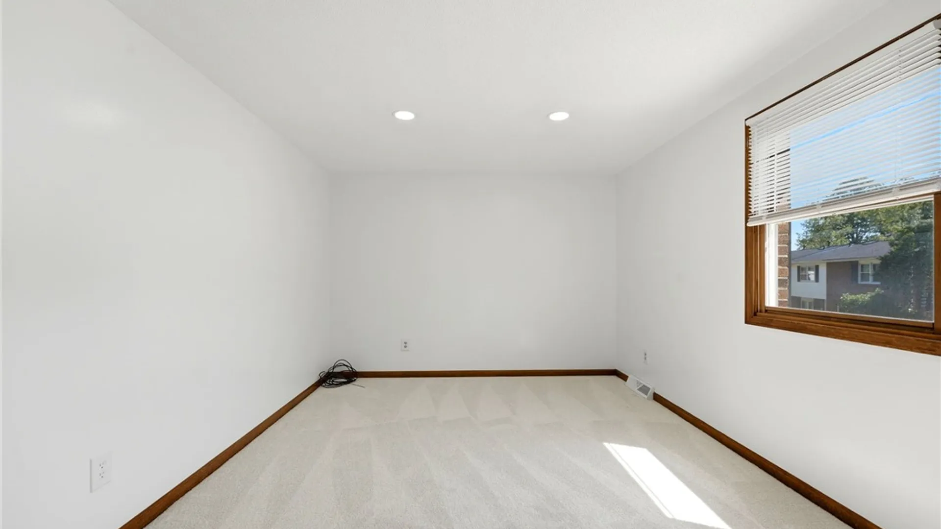 Property at 330 Wimbledon Court, West Seneca, NY 14224 27