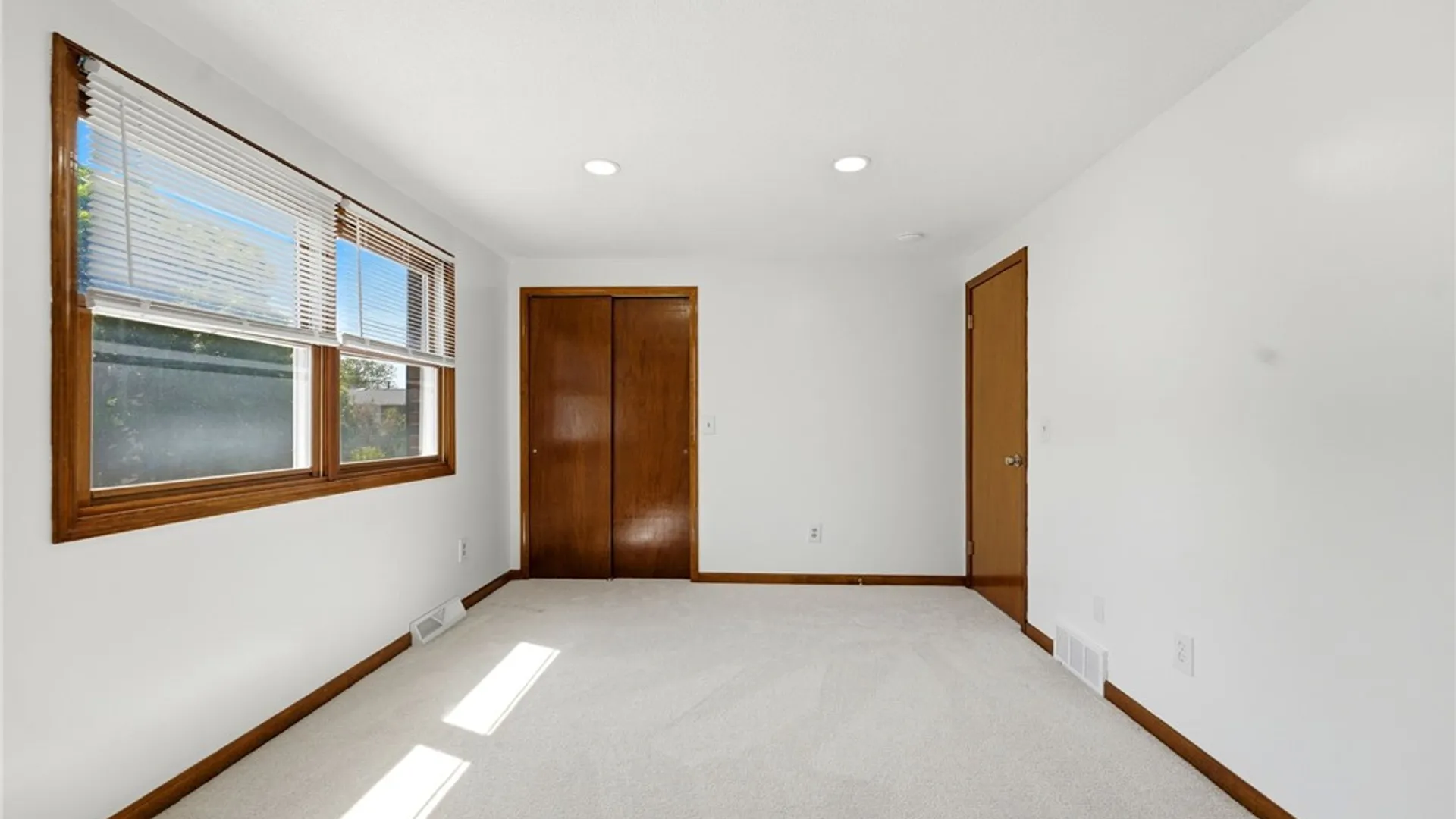 Property at 330 Wimbledon Court, West Seneca, NY 14224 29