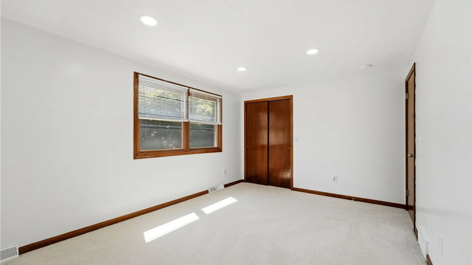 Property at 330 Wimbledon Court, West Seneca, NY 14224 30