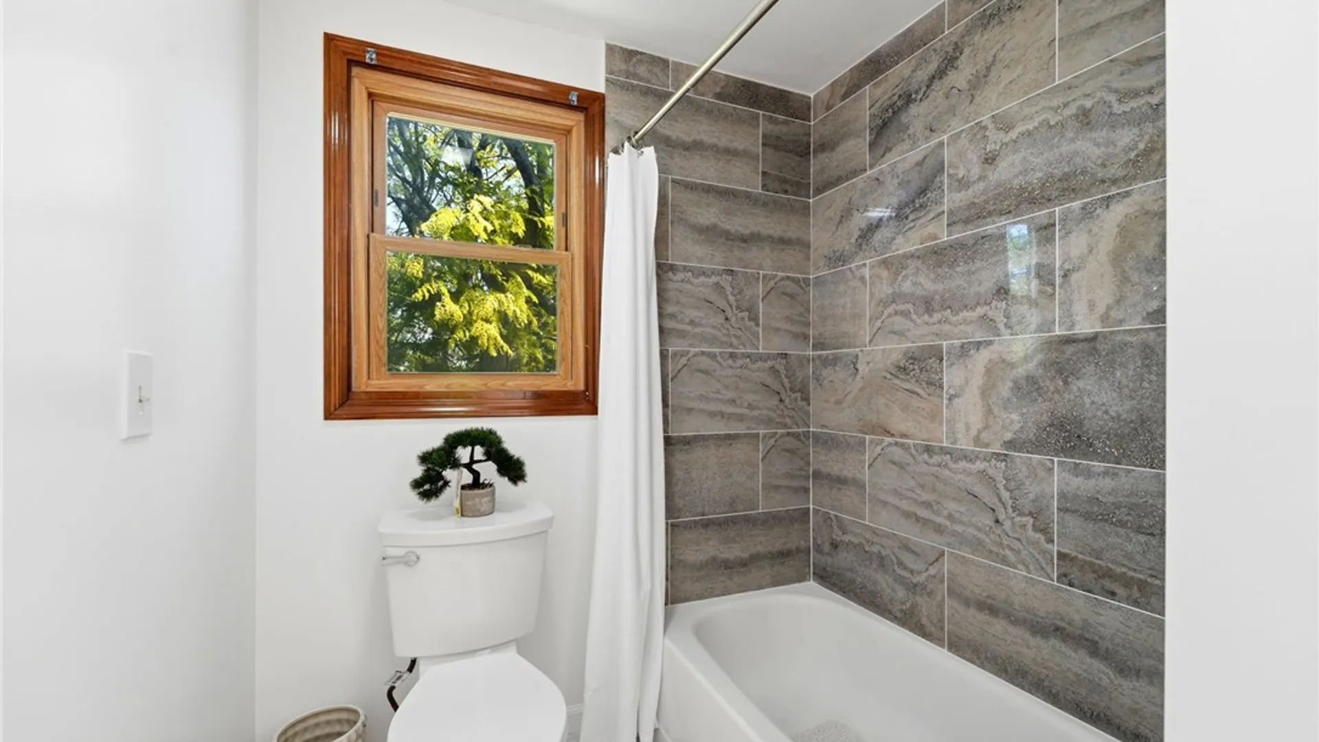 Property at 330 Wimbledon Court, West Seneca, NY 14224 32