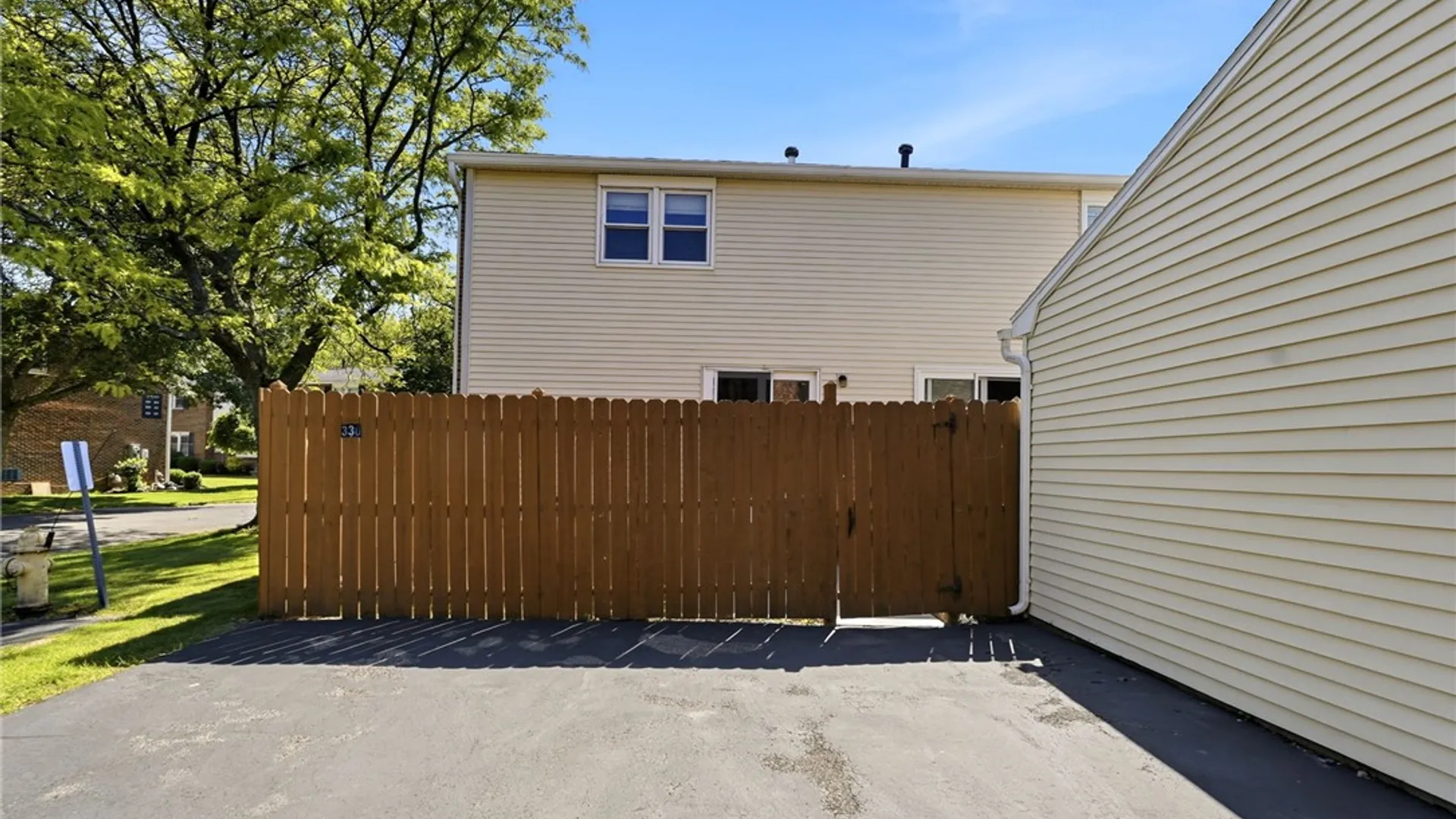 Property at 330 Wimbledon Court, West Seneca, NY 14224 4