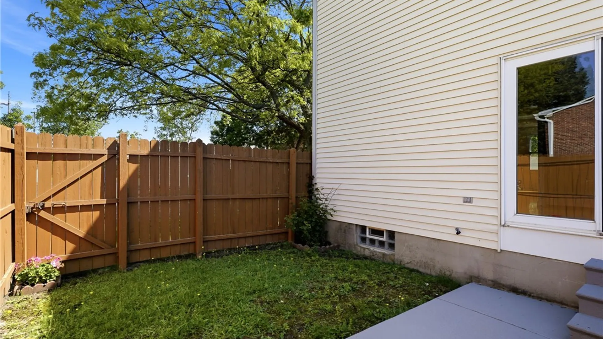 Property at 330 Wimbledon Court, West Seneca, NY 14224 6