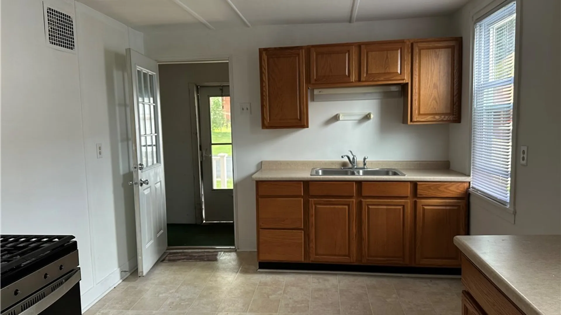 Property at 34 Lincoln Street, Auburn, NY 13021 4