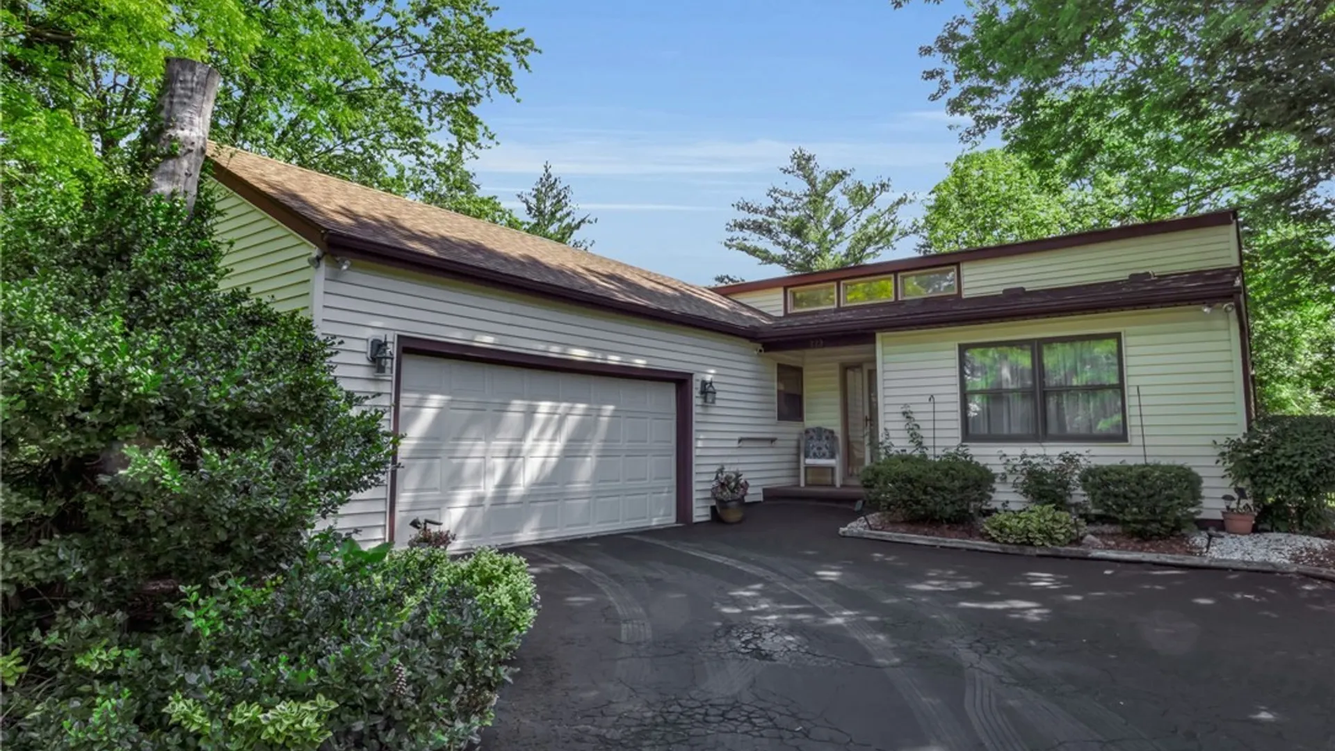 Property at 229 Robin Road, Amherst, NY 14228 2