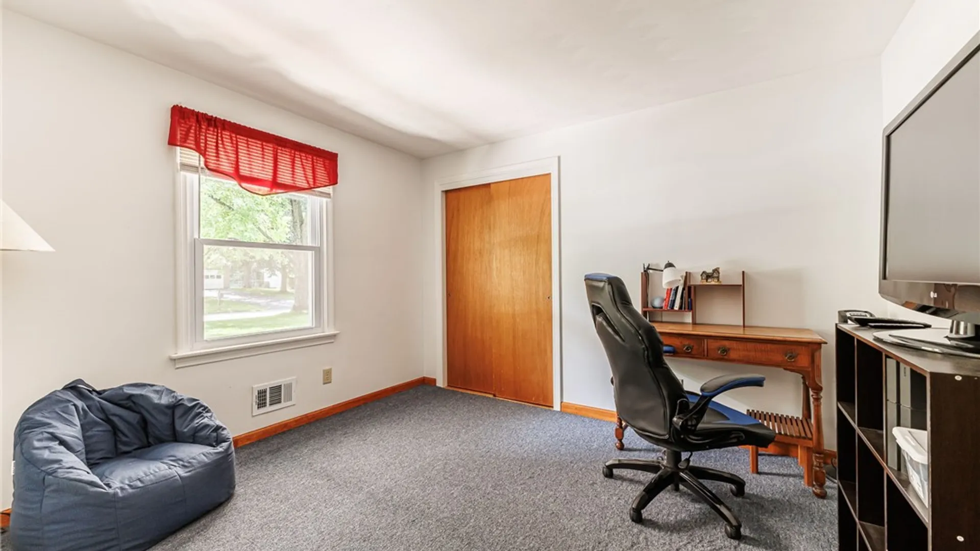 Property at 8 Meeting House Road, Perinton, NY 14450 20