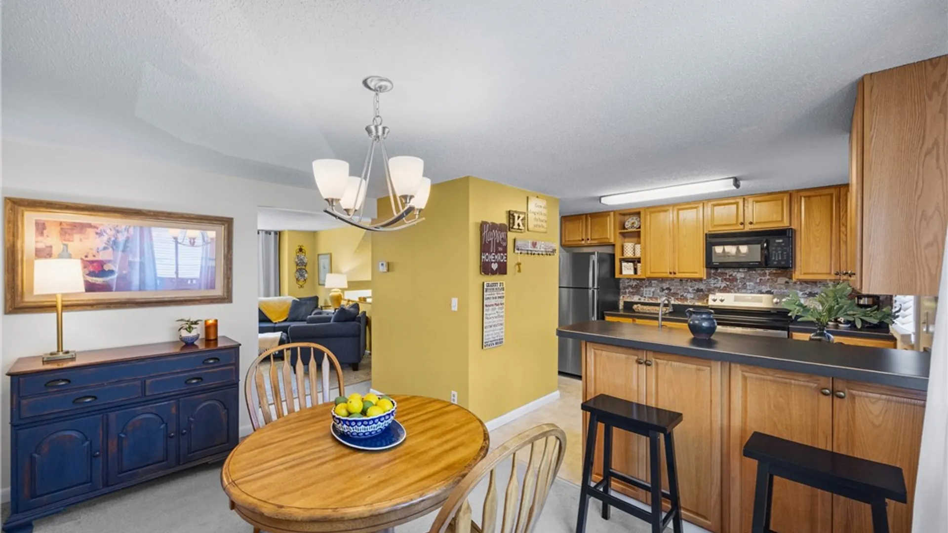 Property at 369 Cameco Circle, Salina, NY 13090 14