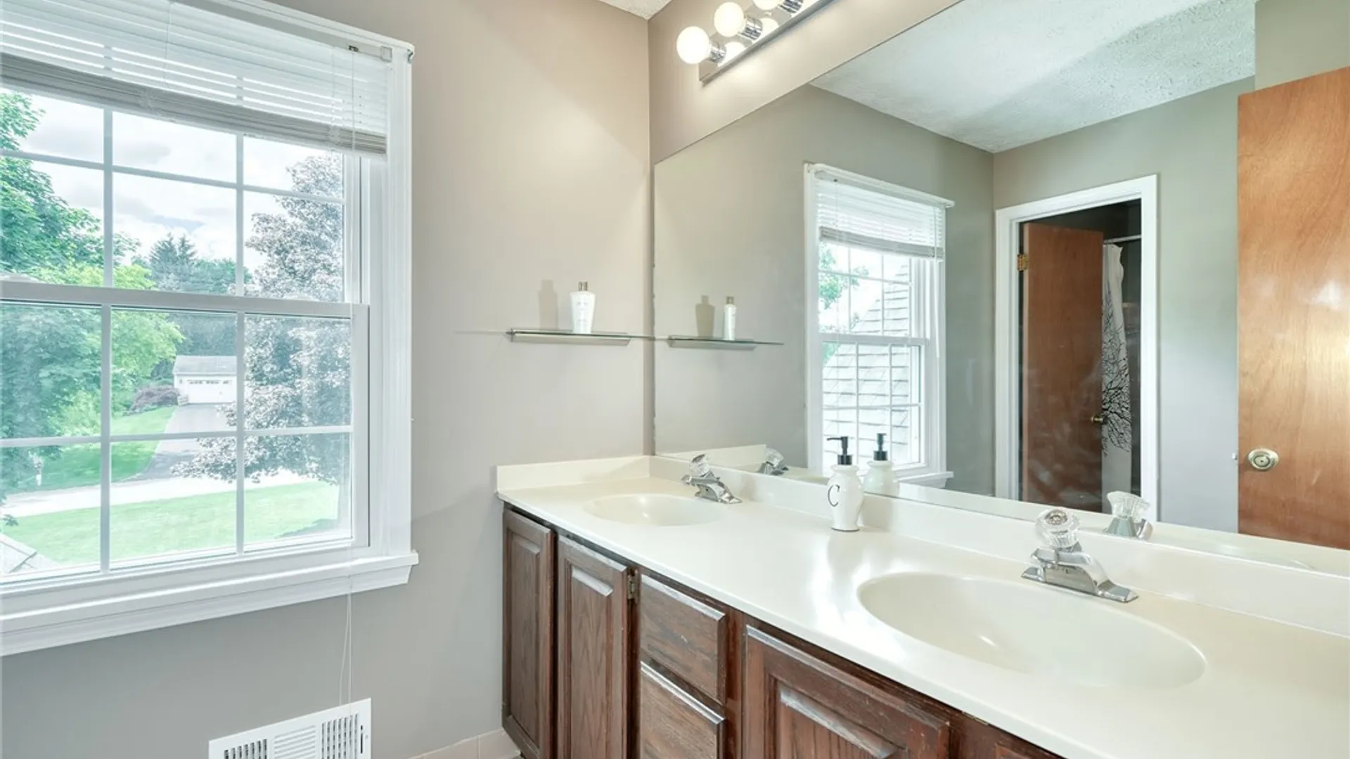 Property at 75 County Clare Crescent, Perinton, NY 14450 33