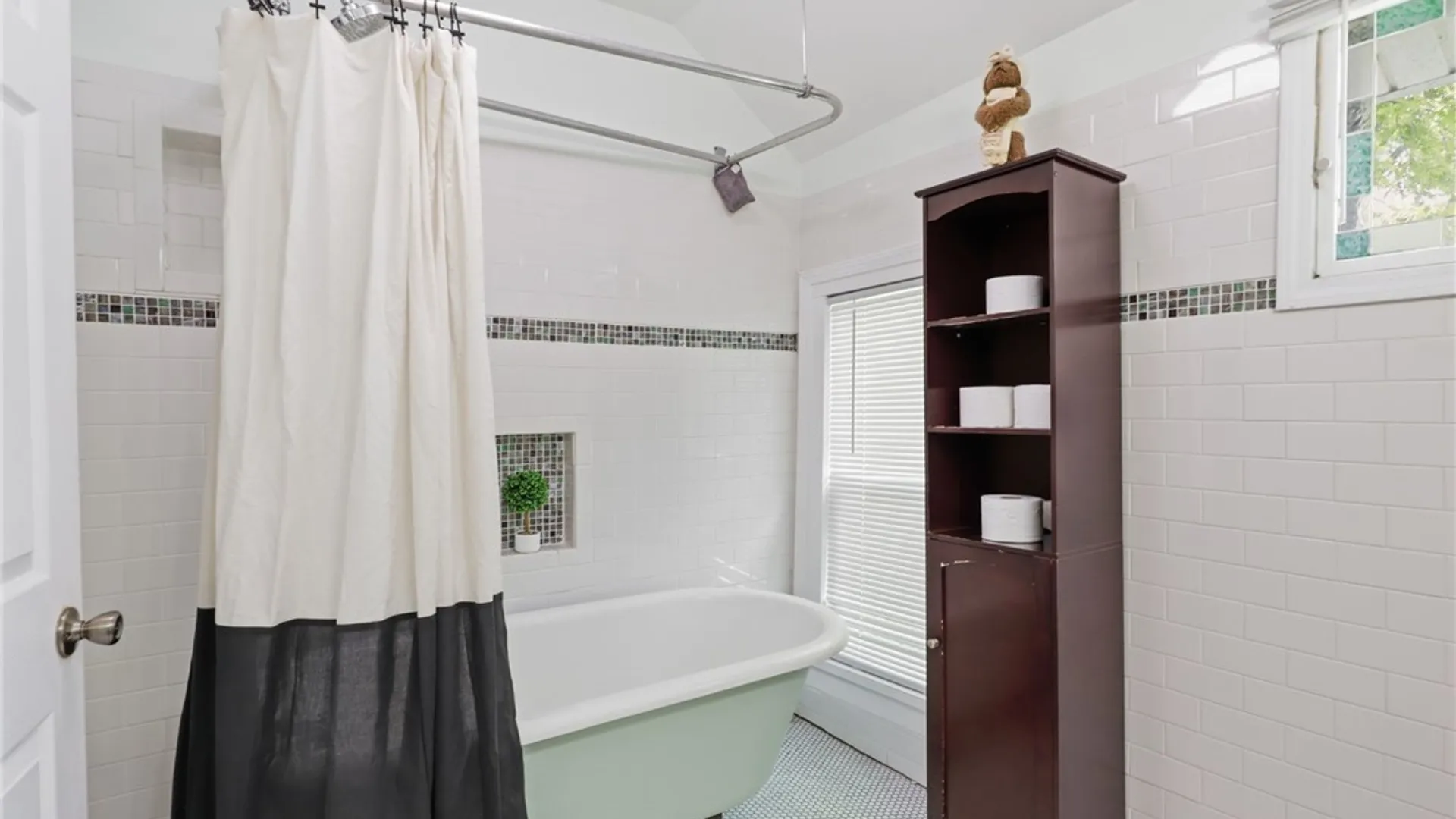 Property at 114 Whitney Place, Buffalo, NY 14201 33
