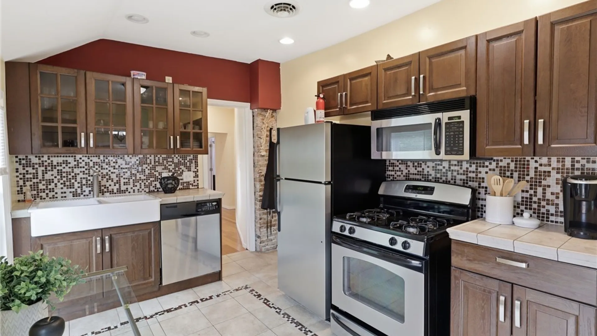 Property at 114 Whitney Place, Buffalo, NY 14201 8