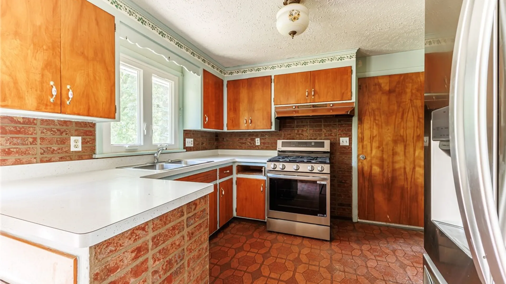 Property at 582 N Greece Road, Greece, NY 14468 5