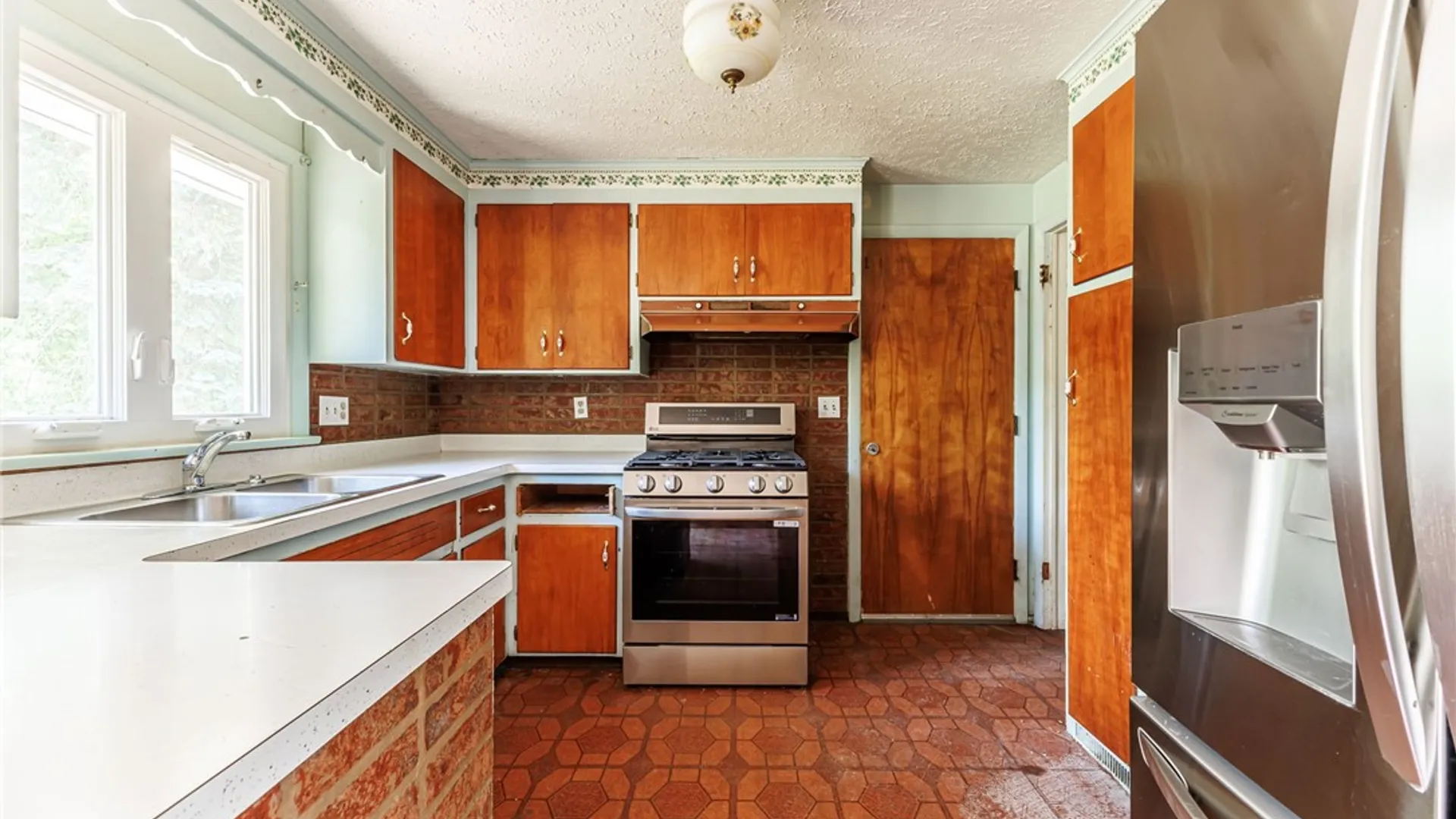 Property at 582 N Greece Road, Greece, NY 14468 8