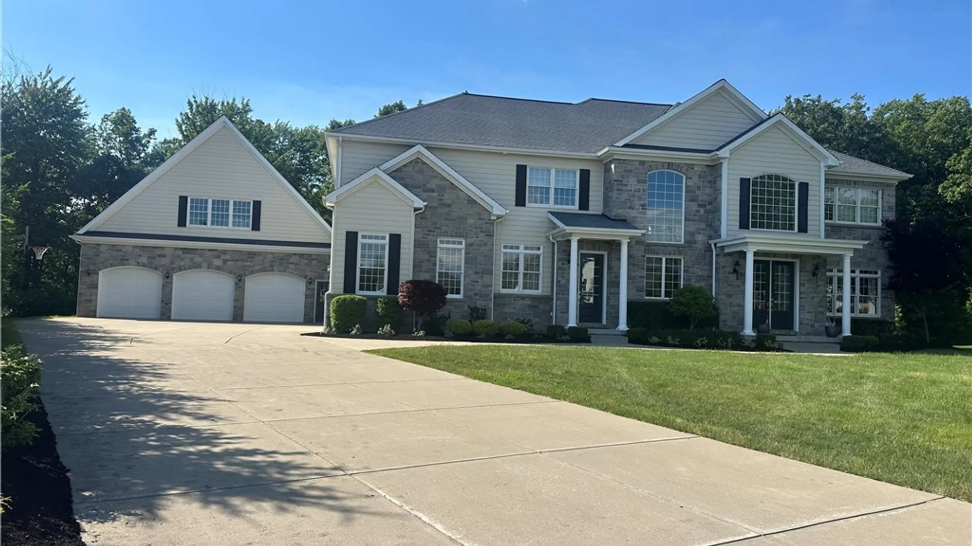 Property at 9822 Willowleaf Court, Clarence, NY 14032 2