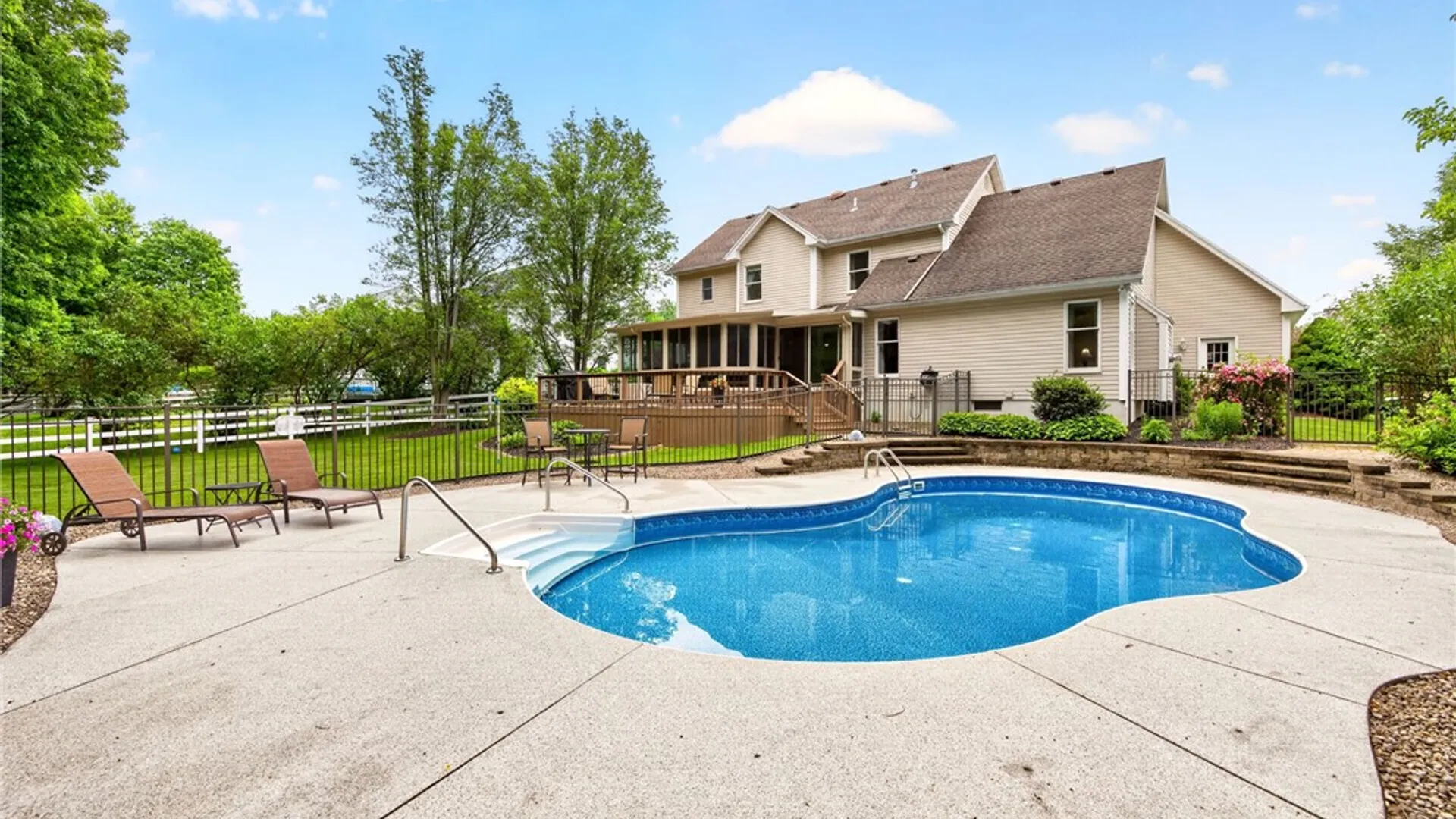 Property at 1500 Fallen Leaf, Webster, NY 14580 3