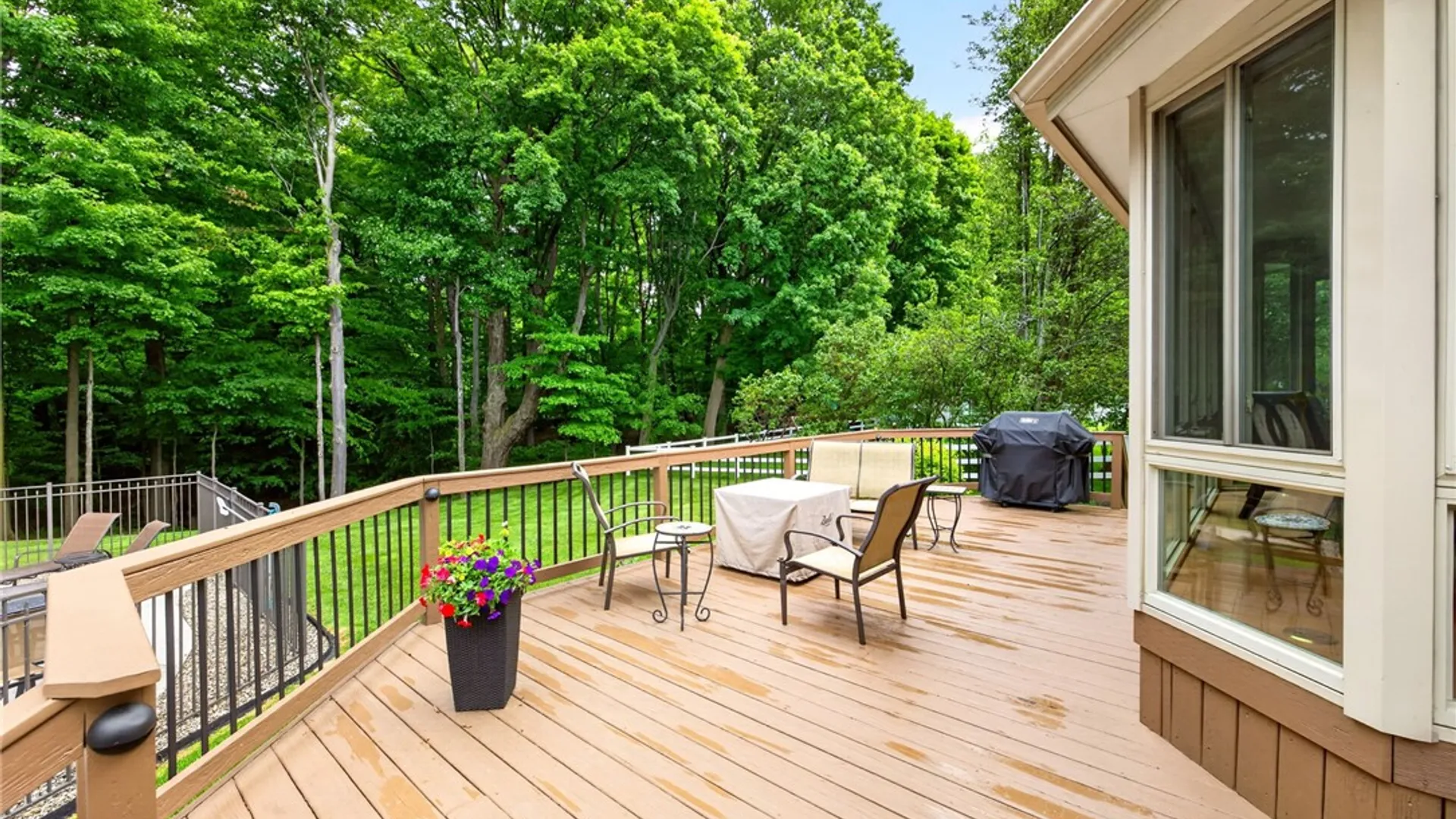 Property at 1500 Fallen Leaf, Webster, NY 14580 4