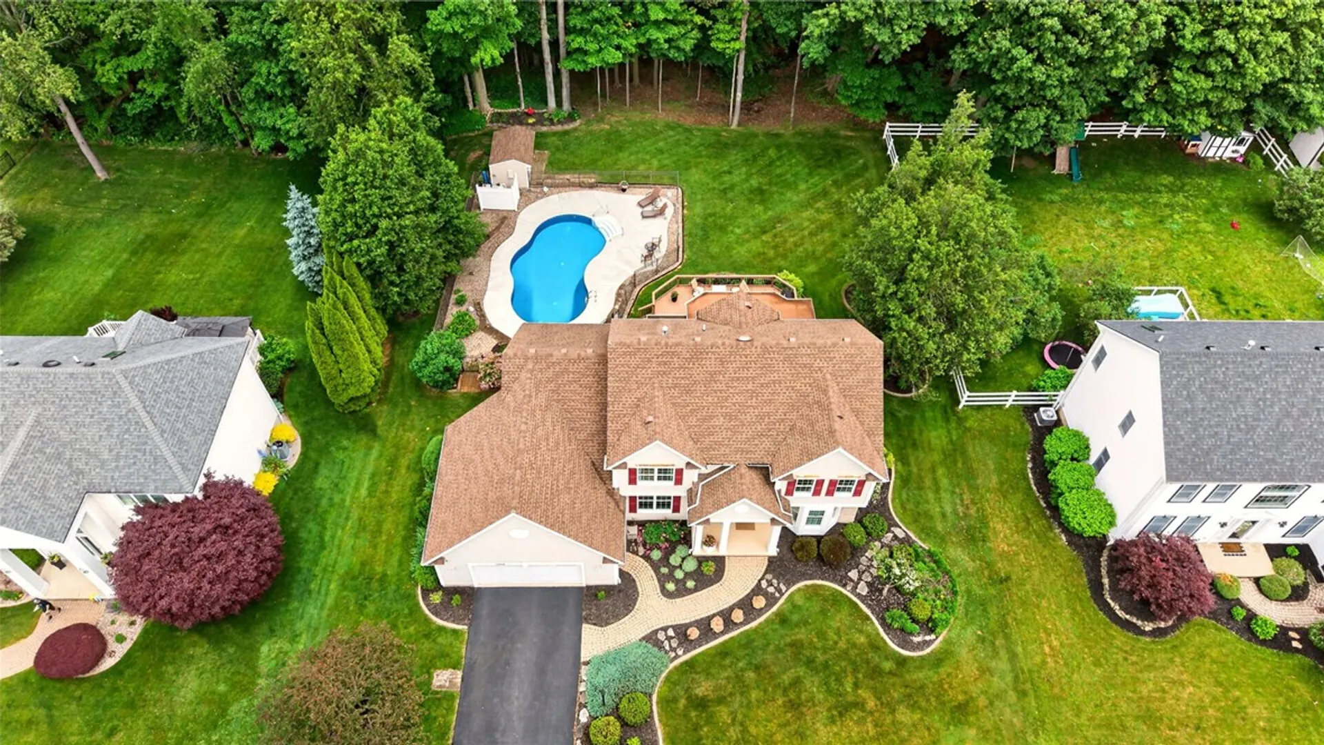 Property at 1500 Fallen Leaf, Webster, NY 14580 6