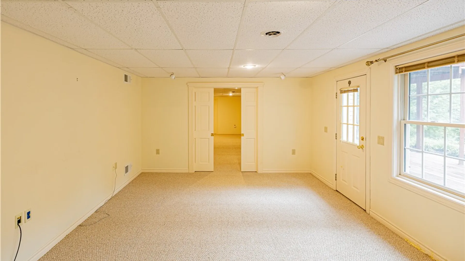 Property at 117 Neuchatel Lane, Perinton, NY 14450 34
