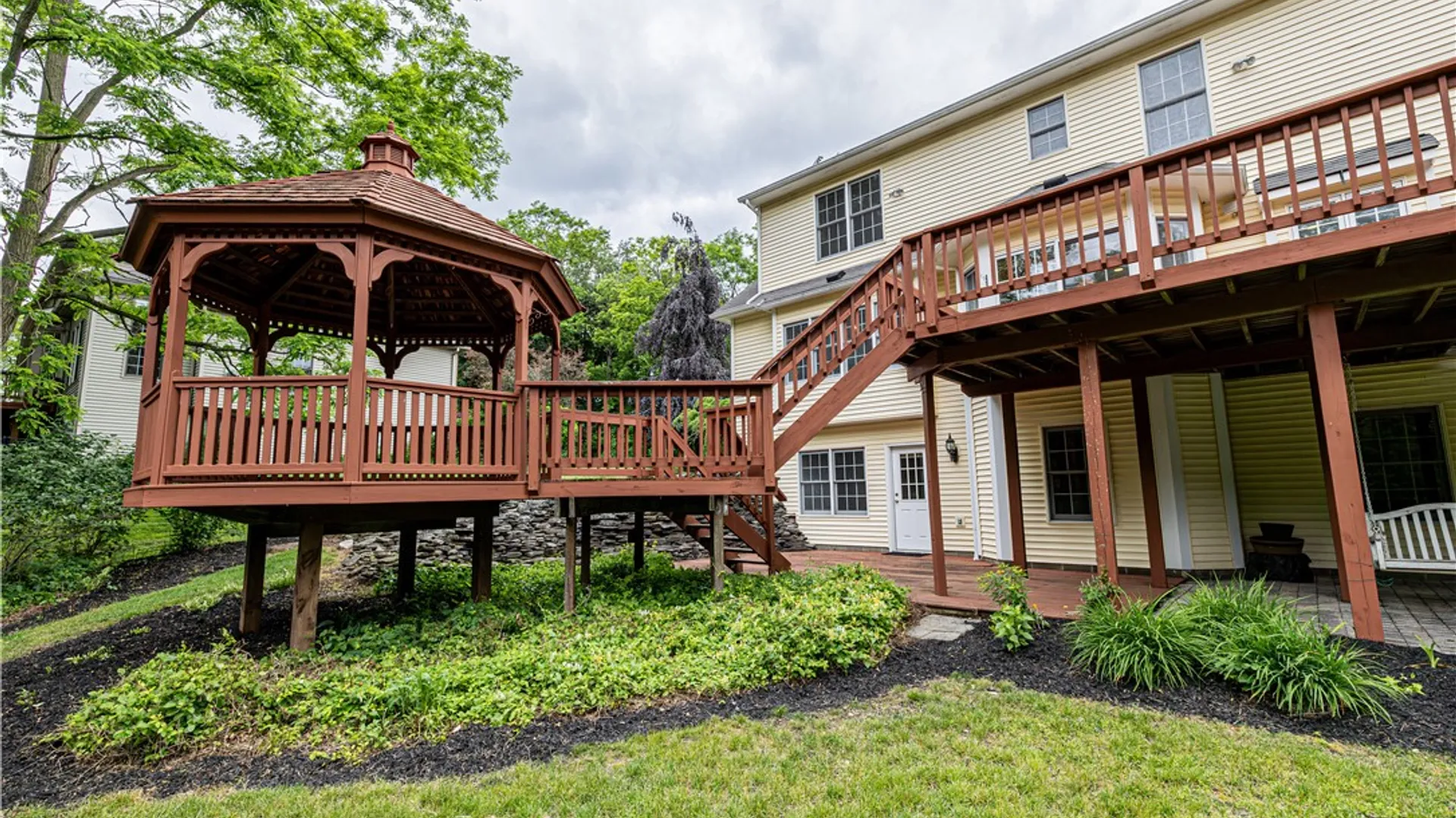 Property at 117 Neuchatel Lane, Perinton, NY 14450 37