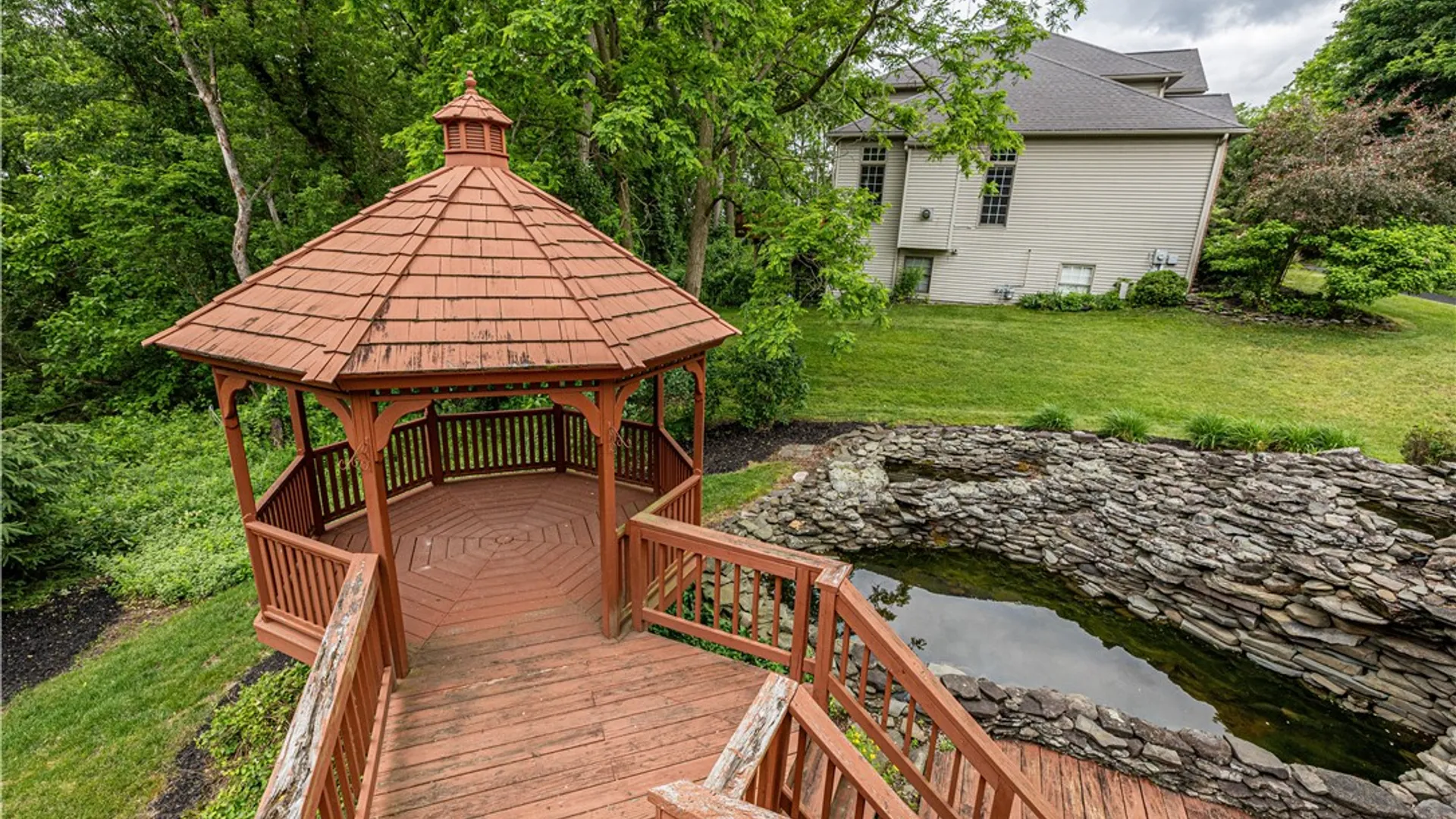 Property at 117 Neuchatel Lane, Perinton, NY 14450 38