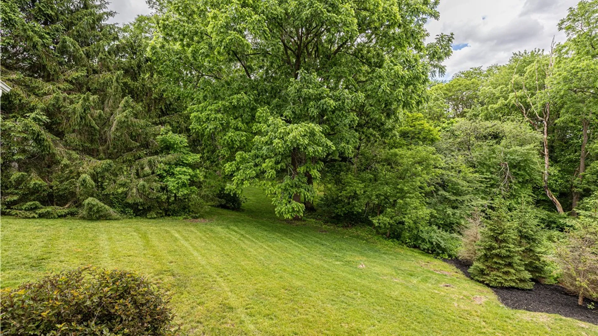 Property at 117 Neuchatel Lane, Perinton, NY 14450 42