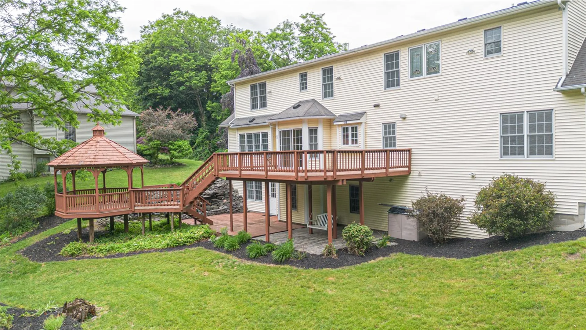 Property at 117 Neuchatel Lane, Perinton, NY 14450 43