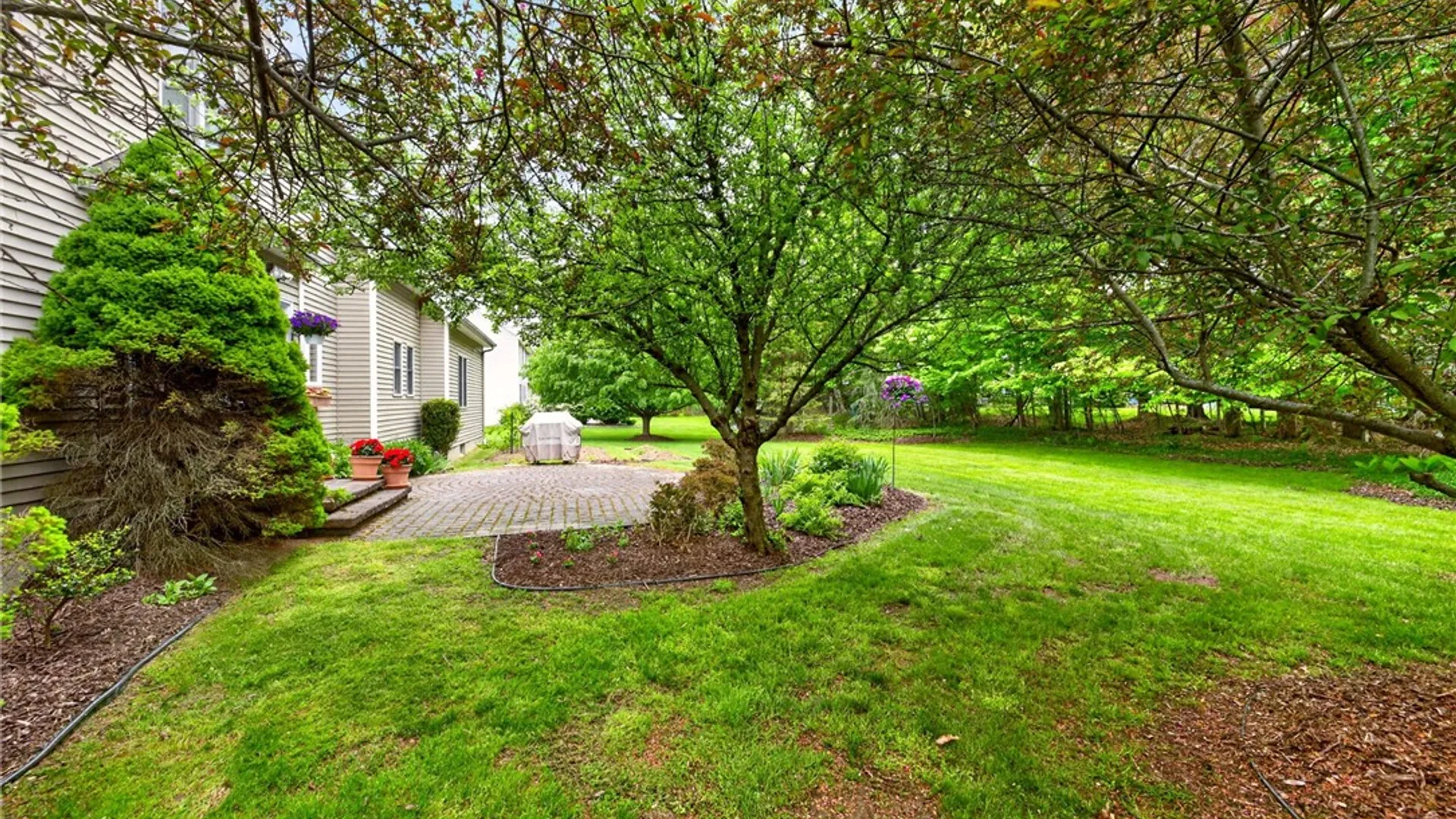 Property at 745 Hailey Dr, Webster, NY 14580 32