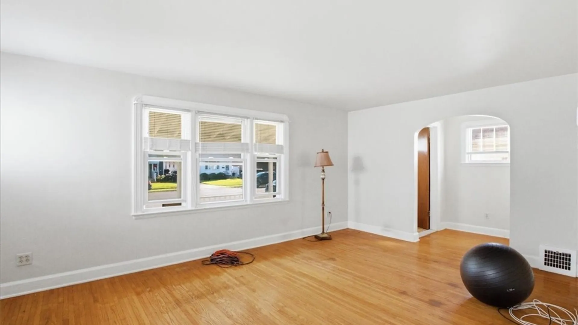 Property at 548 Englewood Avenue, Tonawanda, NY 14223 10