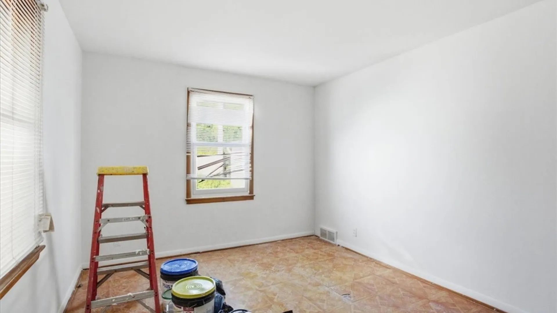 Property at 548 Englewood Avenue, Tonawanda, NY 14223 40