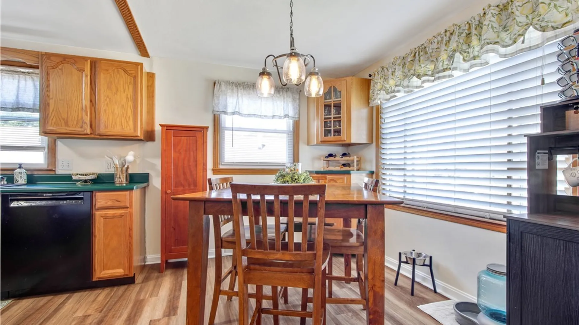 Property at 4 Amurra Court, Cheektowaga, NY 14225 16