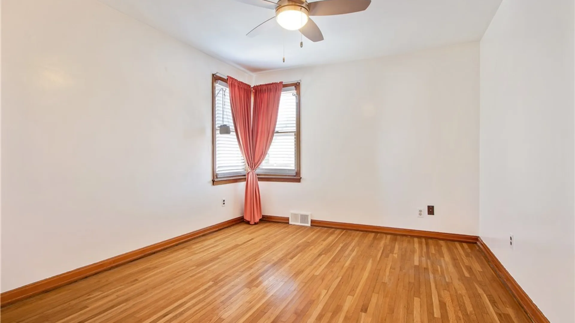 Property at 4 Amurra Court, Cheektowaga, NY 14225 28