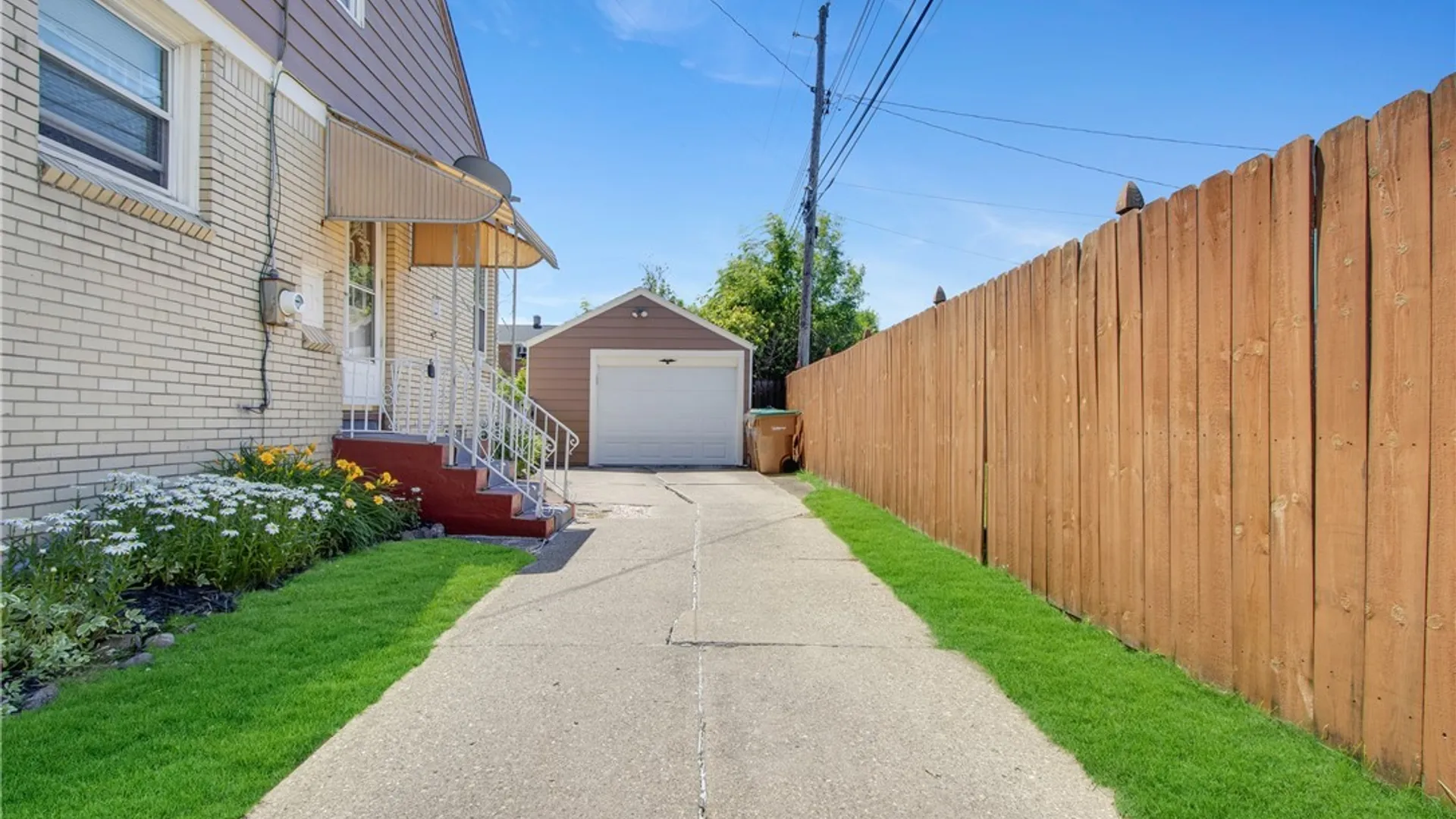 Property at 4 Amurra Court, Cheektowaga, NY 14225 6