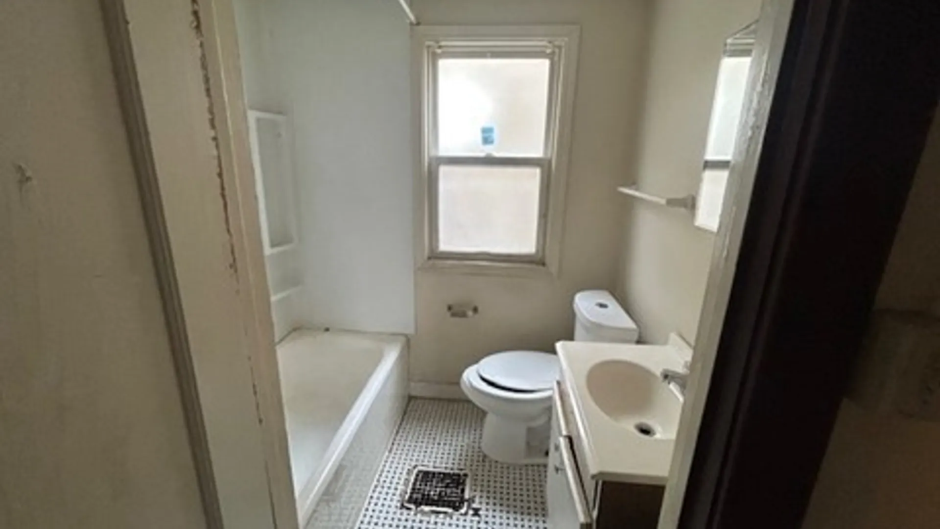 Property at 487 E Amherst Street, Buffalo, NY 14215 4